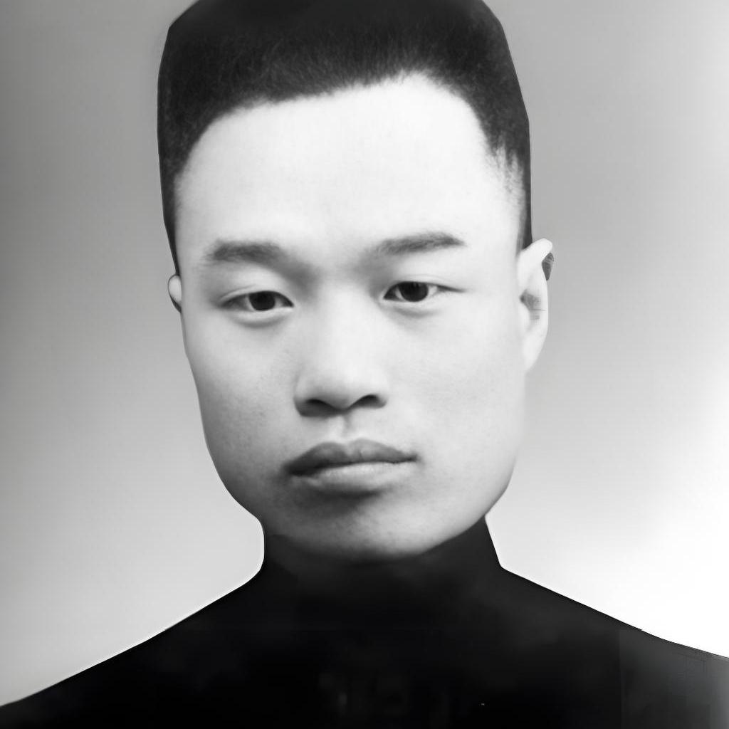 傅作义弟弟傅作恭的留影，这一张肖像照拍摄于40年代中后期，民国时期在国内照相馆拍