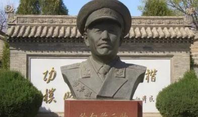 1948年9月，“光杆司令”徐向前到西柏坡参加中央会议。毛主席说：“你们还不到6