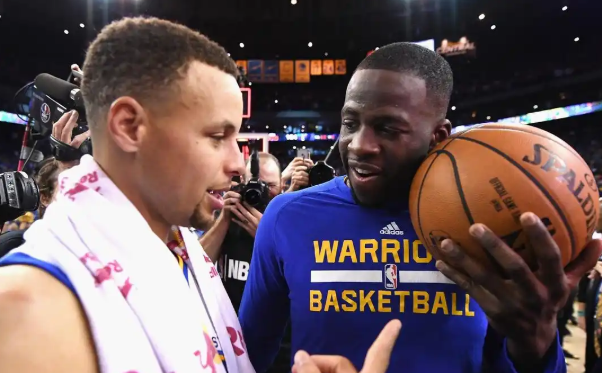 库里和格林，厌倦了常规赛，只盯着季后赛，对实力一般的对手更提不起激情。解决之道