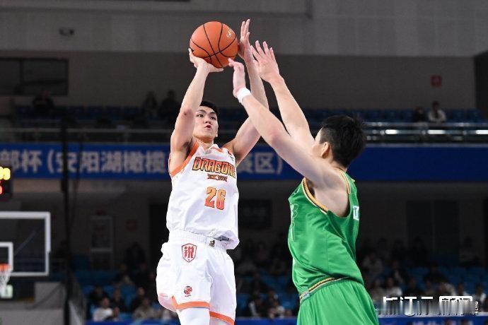 刘炜又看走眼了！昨天结束的CBA俱乐部杯首日比赛，江苏逆转击败辽宁，前新疆队