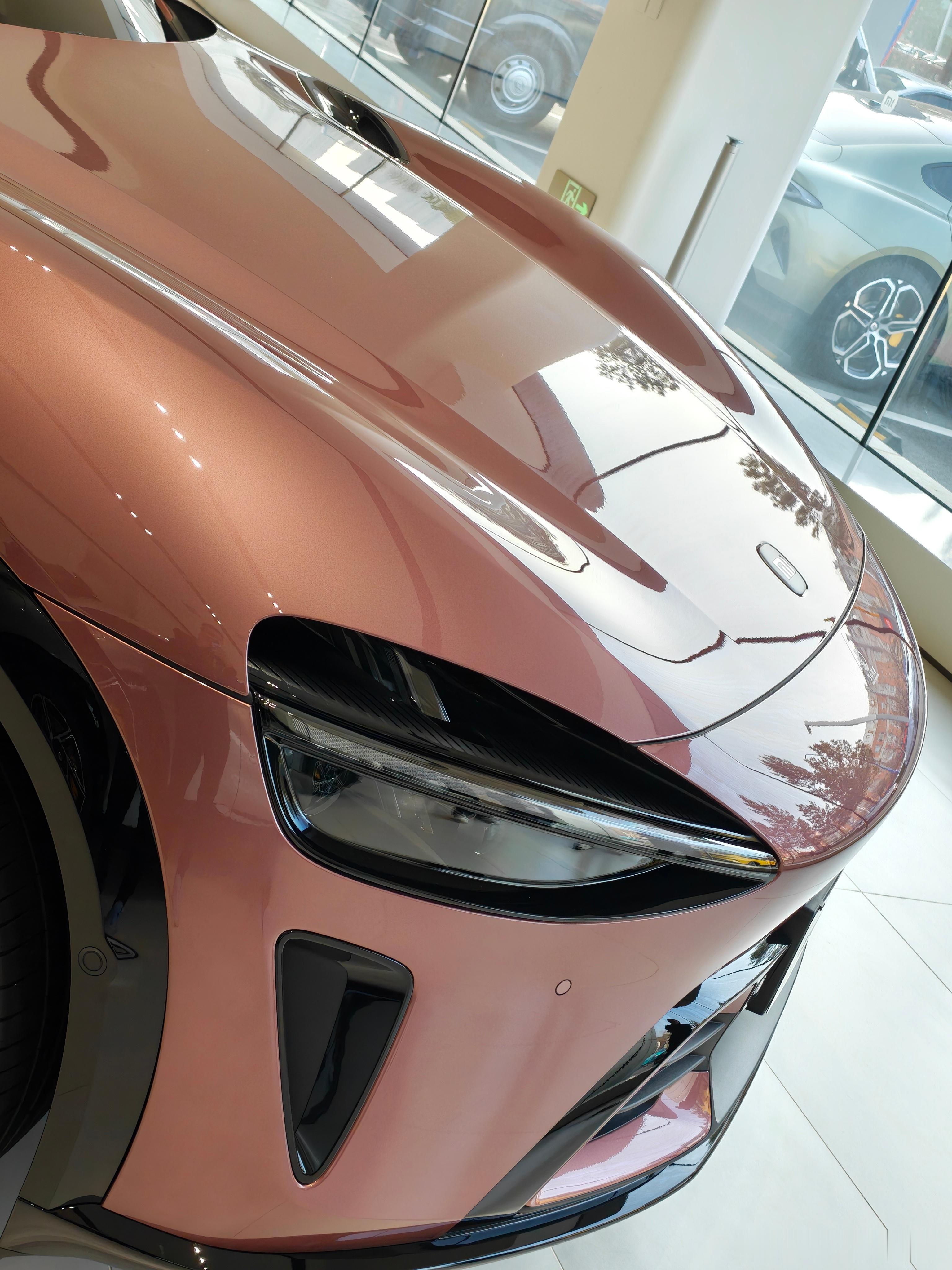 各位看客看看小米yu7和小米su7油漆有橘皮吗？有那么一点点但是，属于行业极其