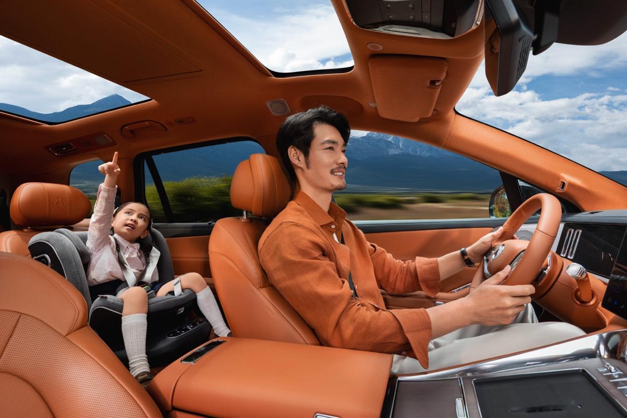 腾势N8L 7月卖了4460台这个数字放在30-40万级的大六座SUV...
