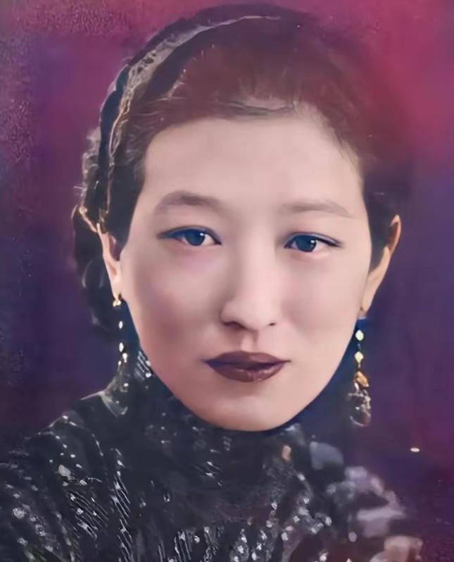 1937年，北平城破了。29军军长宋哲元的姨太太没能跟上大部队，落到了日本人手里