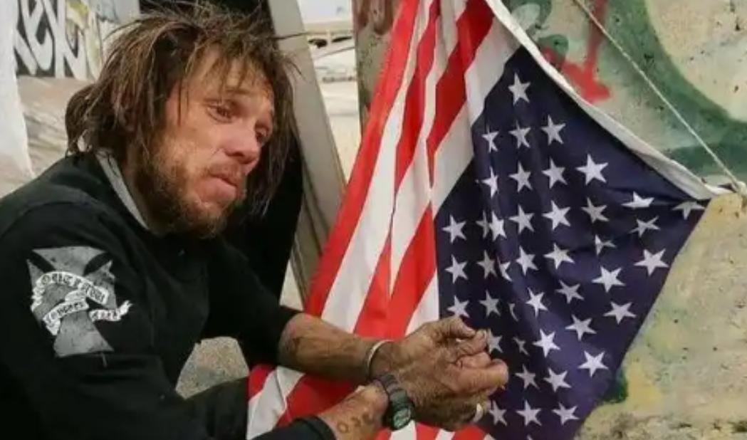 美国满大街流浪汉的根源，就是美国的房产税制度，在美国你买了房，房子是你的不假，房