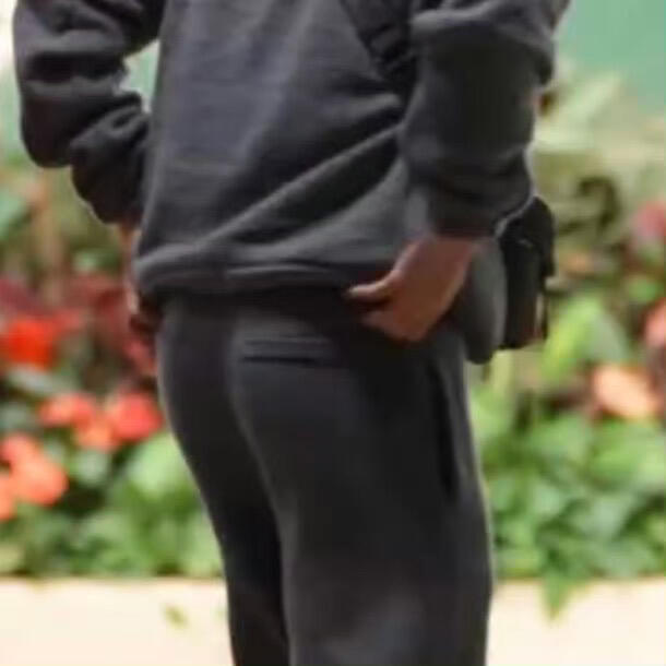邓为翘臀这居然是我们邓为看完花少路透狠狠被邓为的身材惊艳到，比例优越线条流畅。不