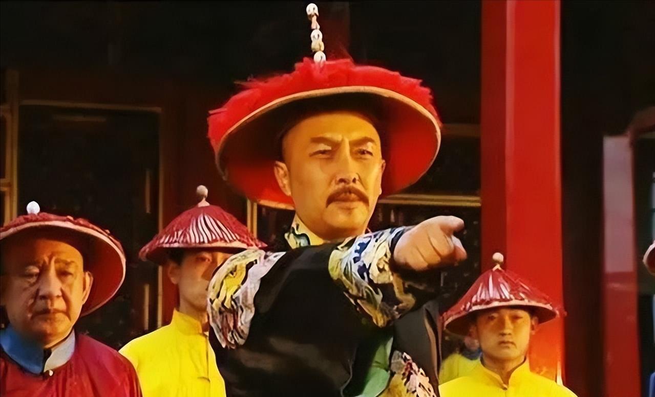 1726年，年羹尧死后一周，雍正处死汪景祺，将首级悬挂在菜市口，这一挂就是十年。