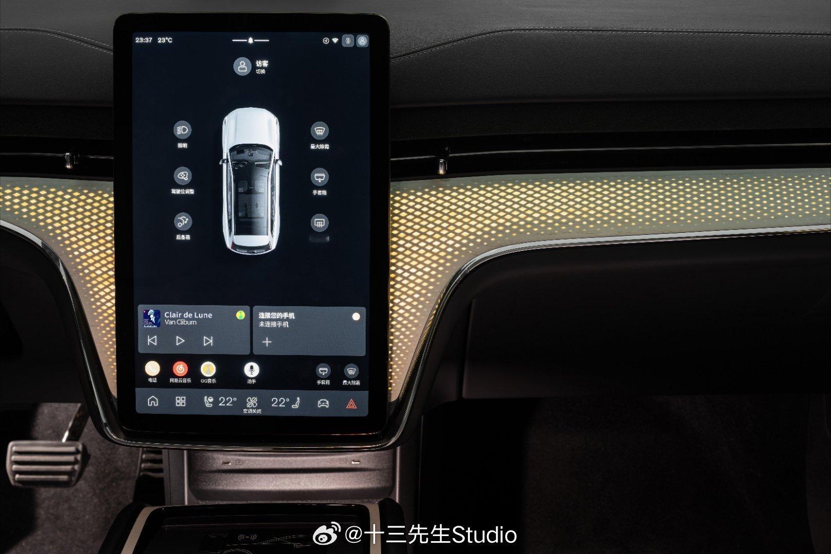 什么叫克制的高级感作为一台旗舰没有毫无意义的堆料没有复杂的繁文缛节坚持自己的传统