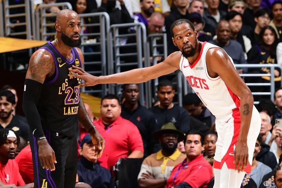 再输湖人的火箭，首轮G2出现了三件怪事！第一个，选择复出的杜兰特，上半场得到2