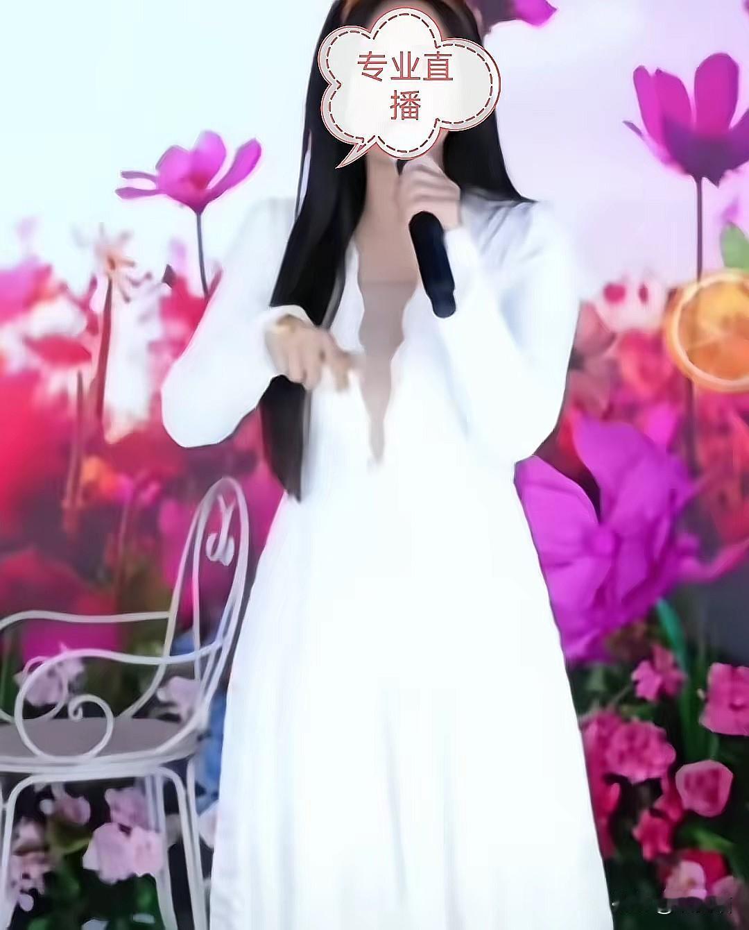 五次上春晚的云朵停掉所有线下演出，转头扎进直播间，哪是主动选择，分明是路走窄