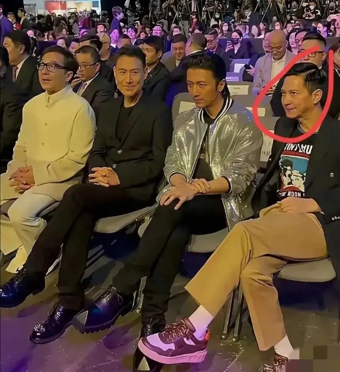 这是哪个演员啊？长相一般，还恶狠狠的样子！