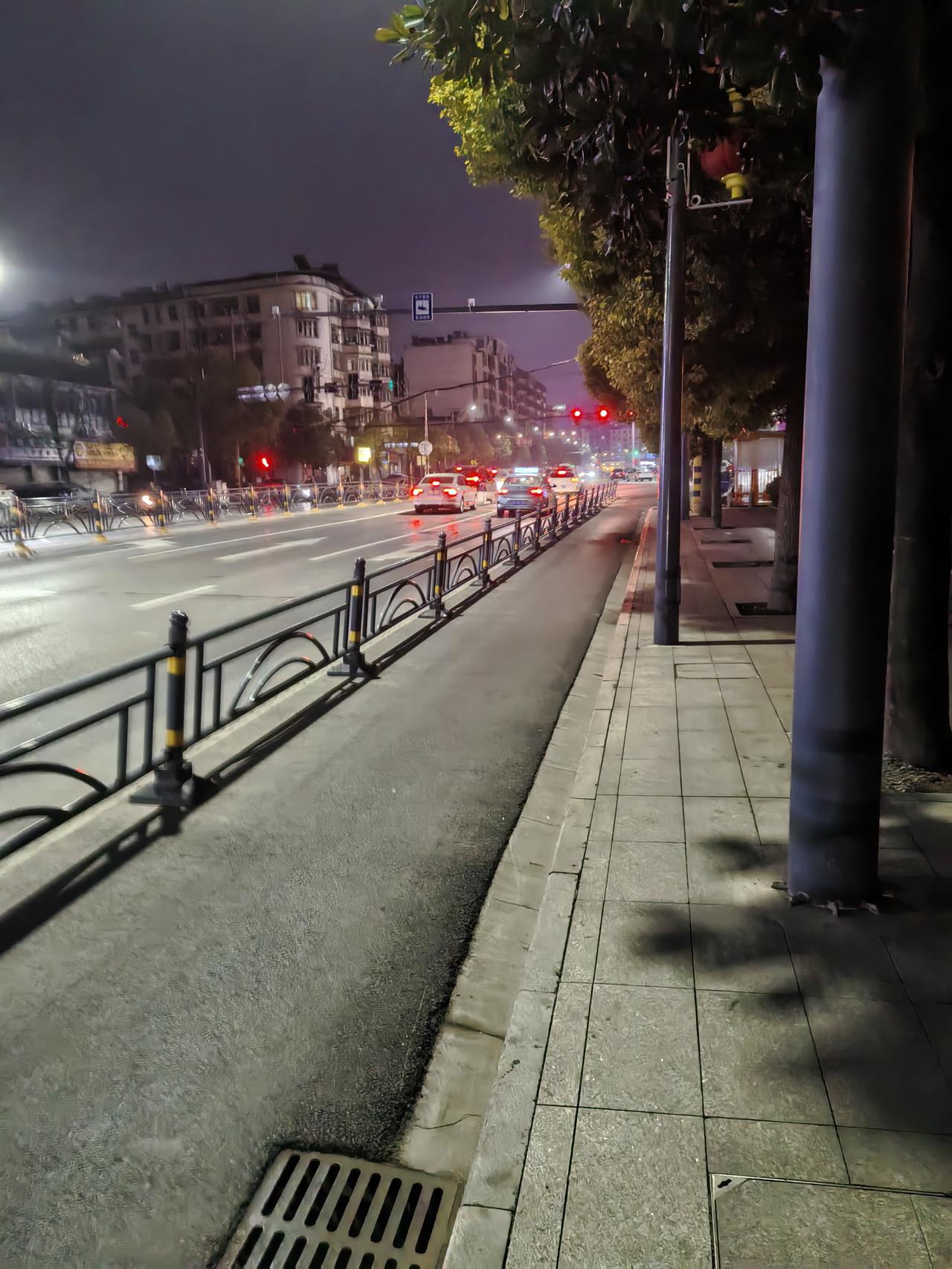 长时间不联系感情会变淡吗?长时间不联系感情会不会变淡，这事儿得分情况。就拿我