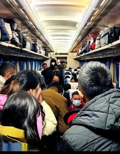 飞机懵了，高铁“傻了”我估摸着连大巴司机都想不明白，怎么一夜之间，大家抢破头的竟