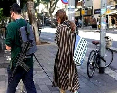 以色列遭轰炸，再炸几天要乱套？想象一下，导弹像不要钱一样