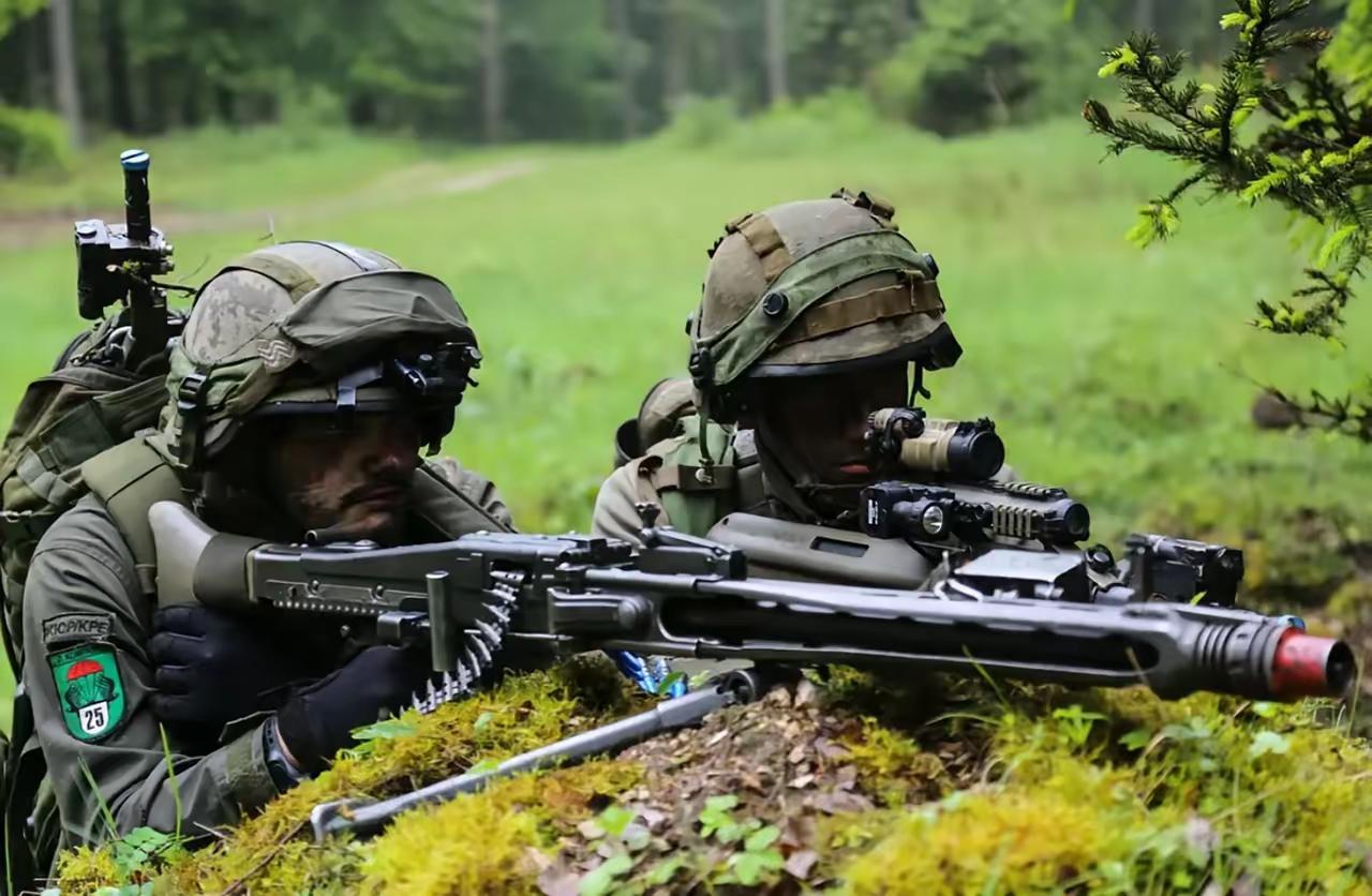 万万没想到，第一个向俄罗斯“开重炮”的国家。不是美国，也不是日本。而是一个被打趴