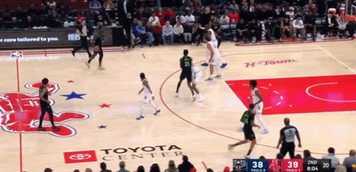 加速变向上篮~！！