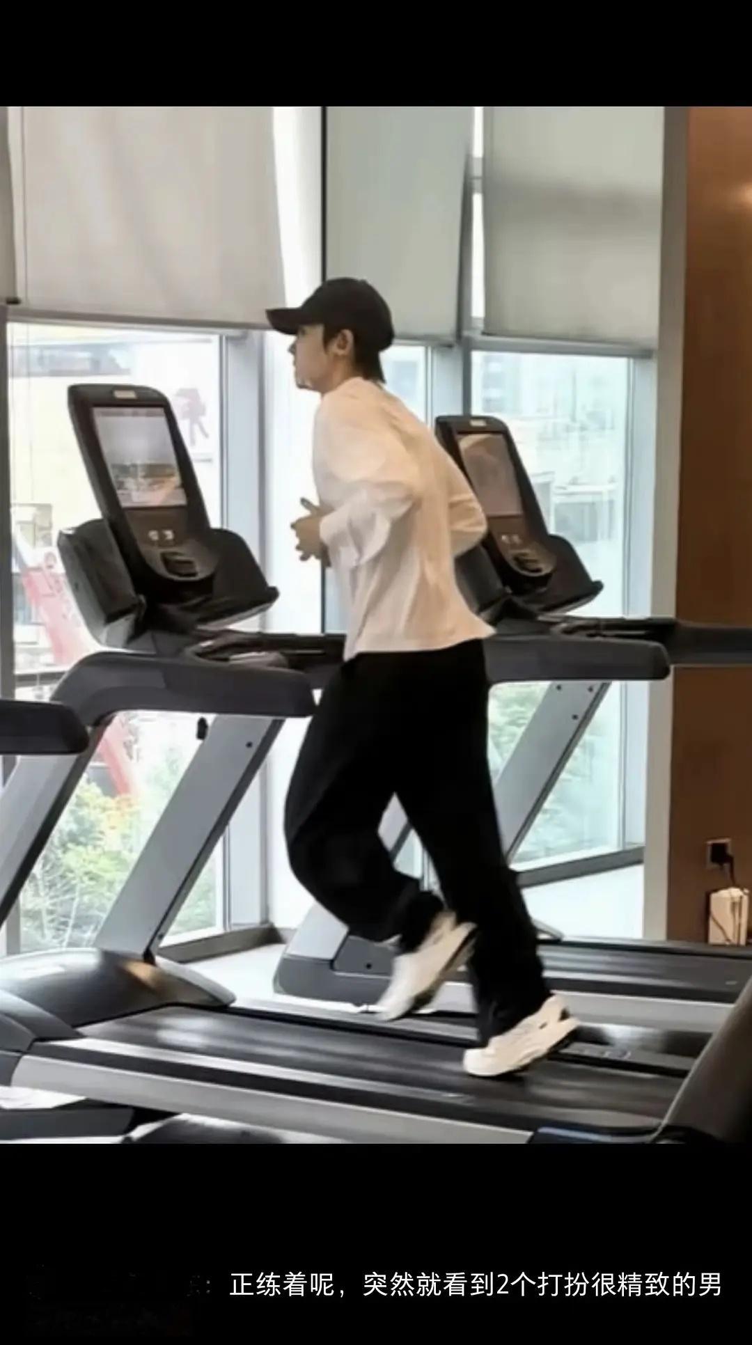 们内娱男的咋这么喜欢在健身房摆拍