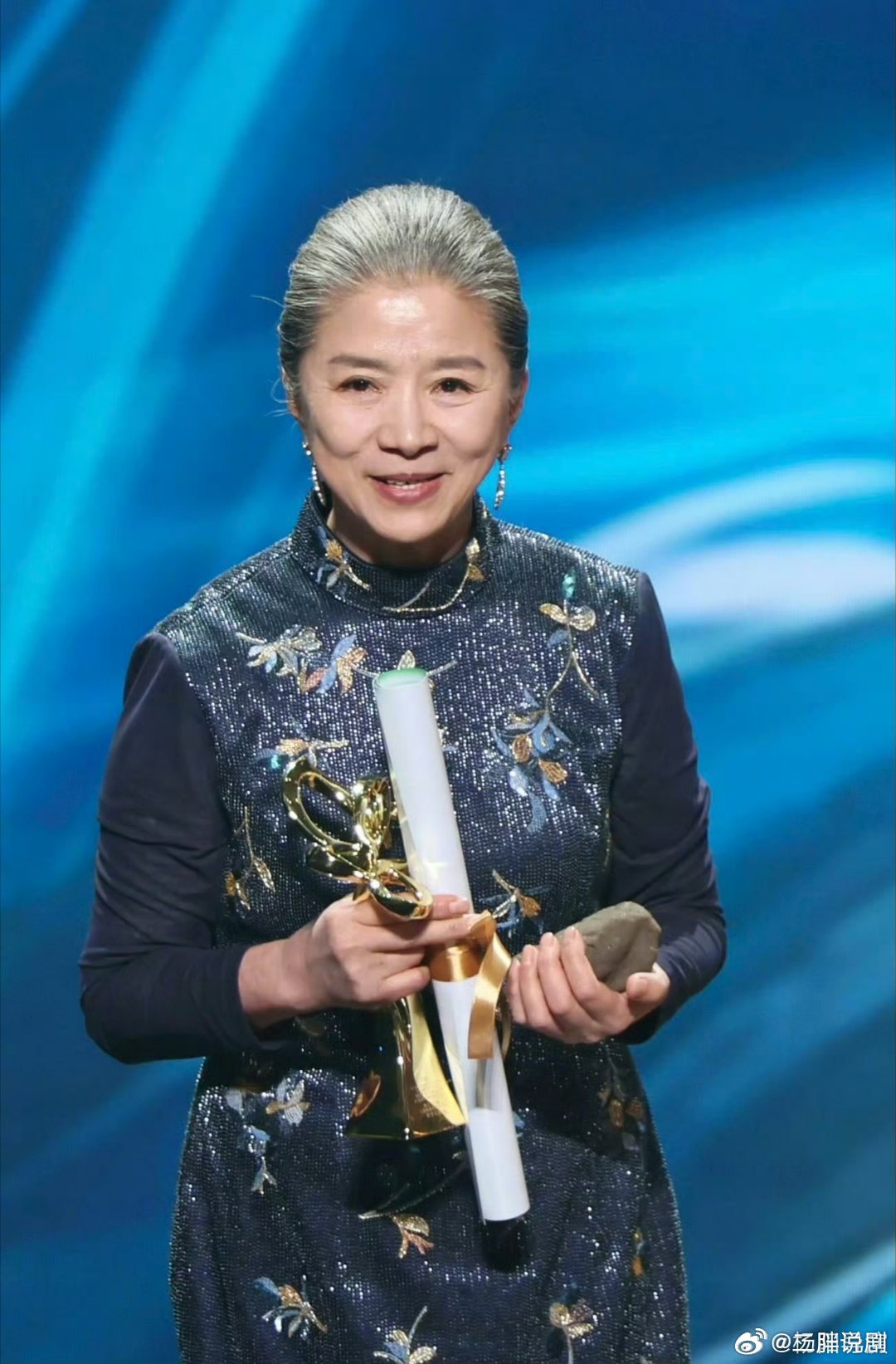 【二胖贺喜】迟蓬白玉兰最佳女配迟蓬老师可算拿了一个奖，小时候看《沂蒙》就特别喜