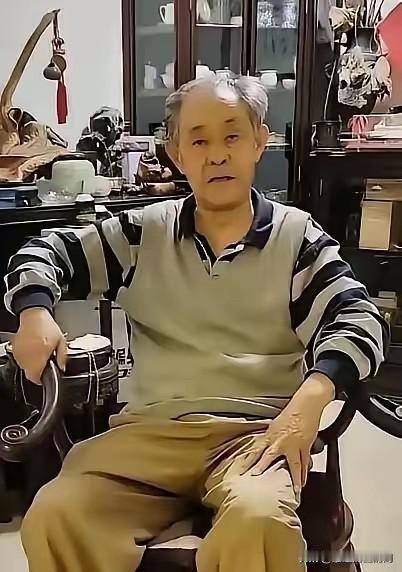 网传徐湖平去逝，在南京某监狱医务室离世。网友心里滋味重重。对他将国家文物盗出