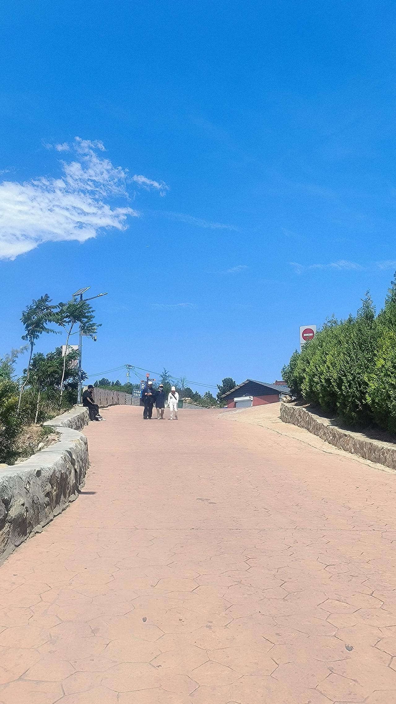 山清水秀、风景如画，这里就是唐县庆都山·唐尧古镇，一座实打实的国家4A级景区。环