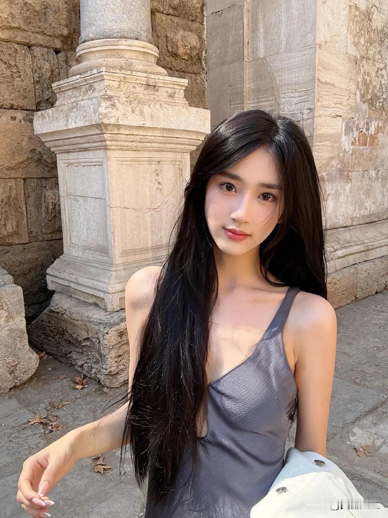 秋风扫落叶，轻装踏歌行。