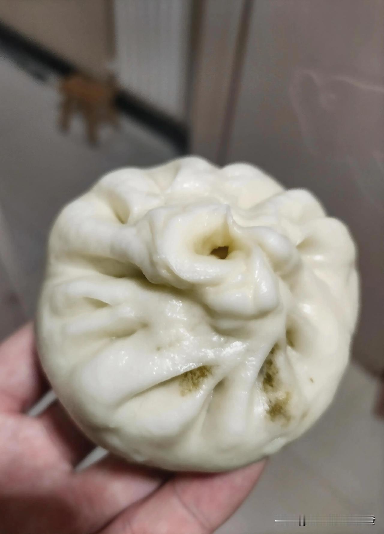 今晚上在外边吃的饭，喝的八宝粥，本来想再吃个菜馍，可人太多得等差不多40分钟，所