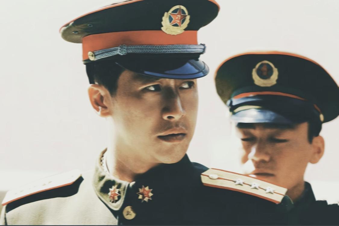 这段时间看《藏锋》，因为段奕宏和张国强的出演，又勾起了对《士兵突击》的拼命回忆。