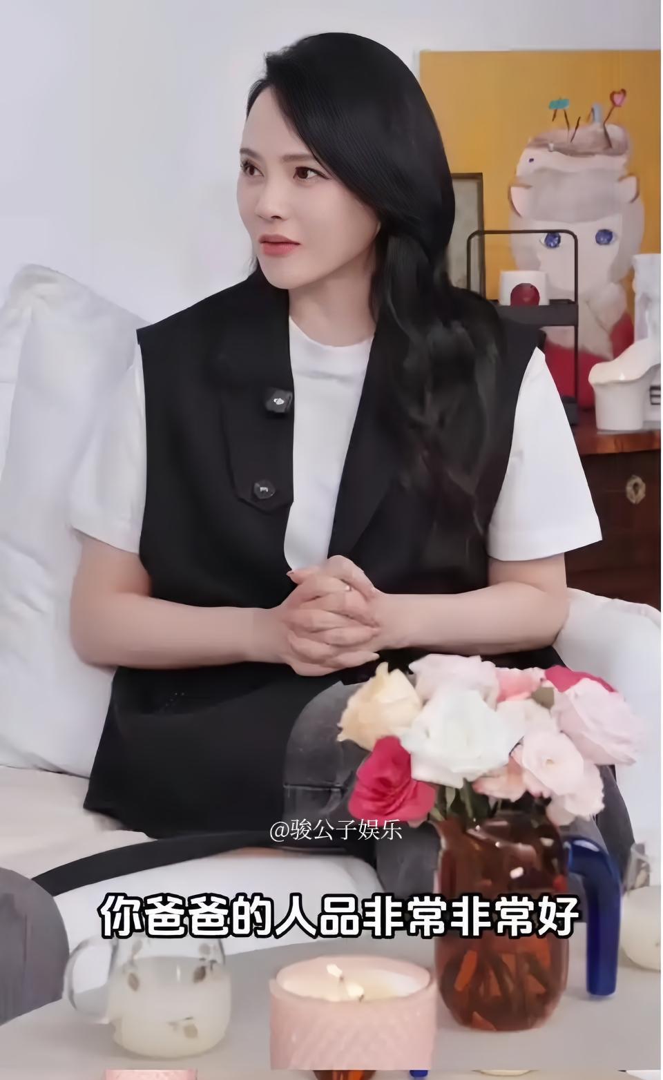 伊能静最近在一档情感访谈节目中跟儿子恩利聊恋爱观时，还特意提到了前夫庾澄庆，对他
