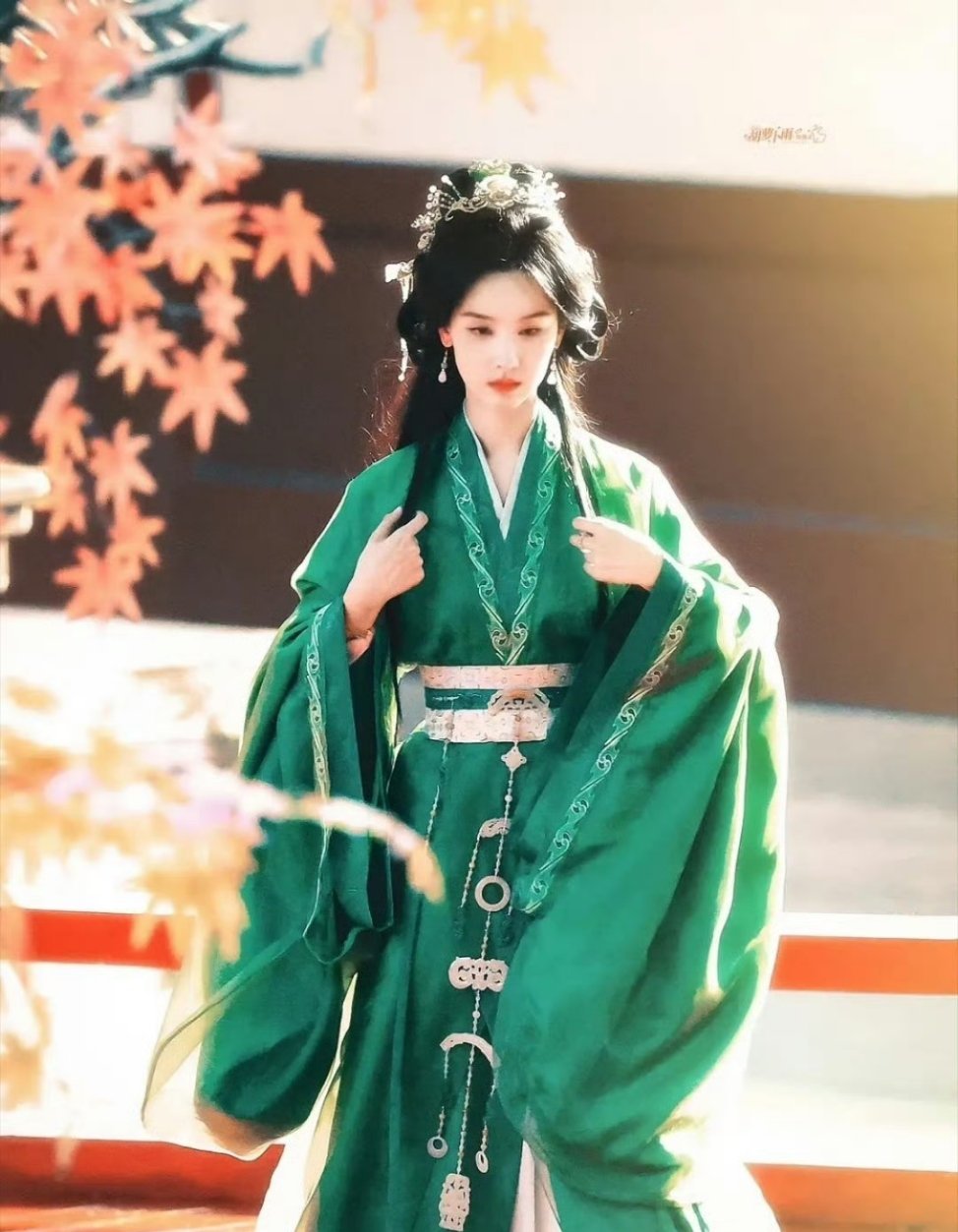 不愧是张凌赫看上的女主美腻又端庄～～～