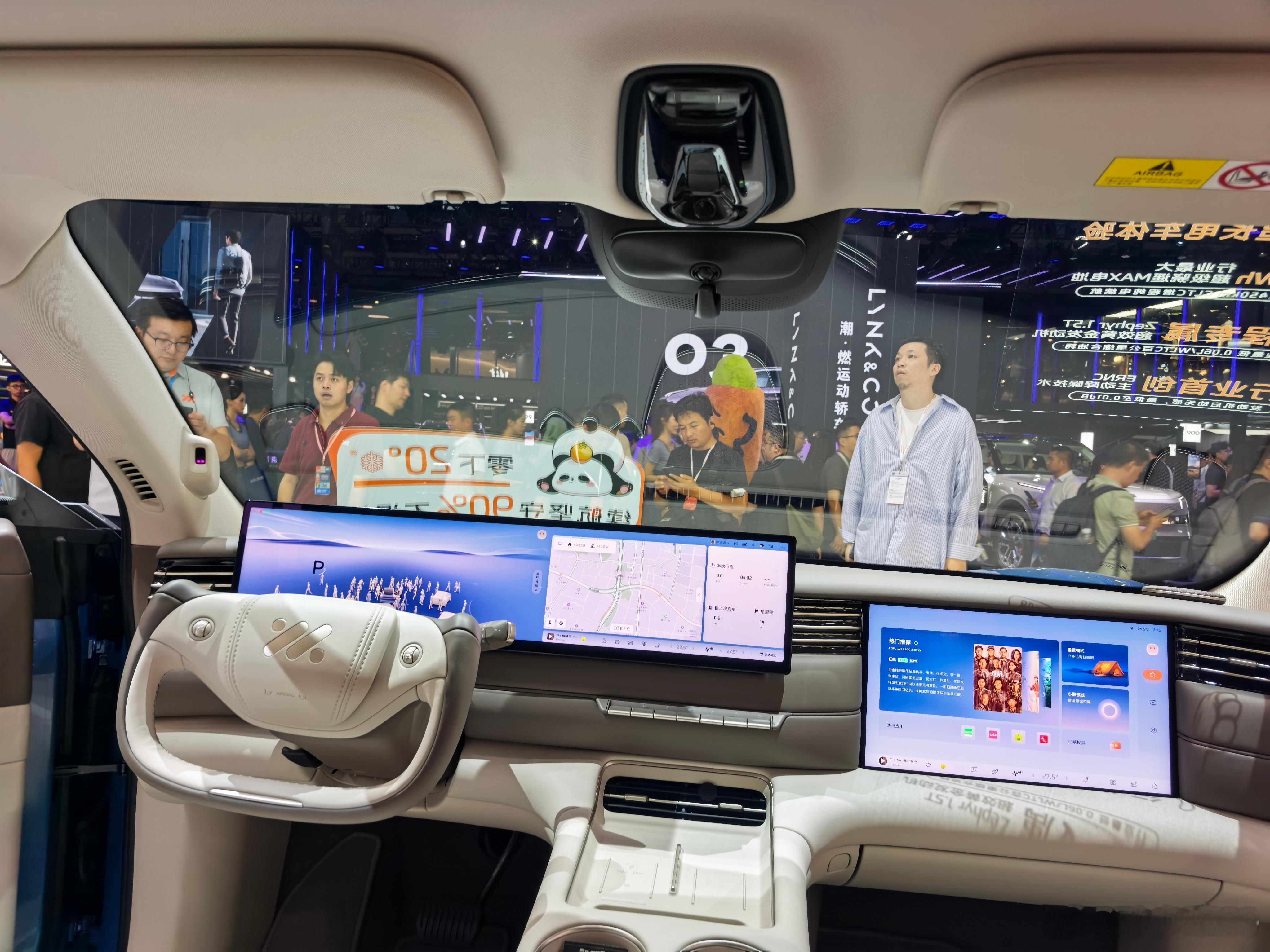 全新智己LS6这个外观真车还行目前还在用这个方向盘的应该也只有智己了2025年