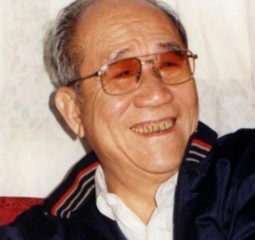 1950年，随着一夫一妻制的颁布，侯宝林召开家庭会议，看着泪流满面的三个老婆，最