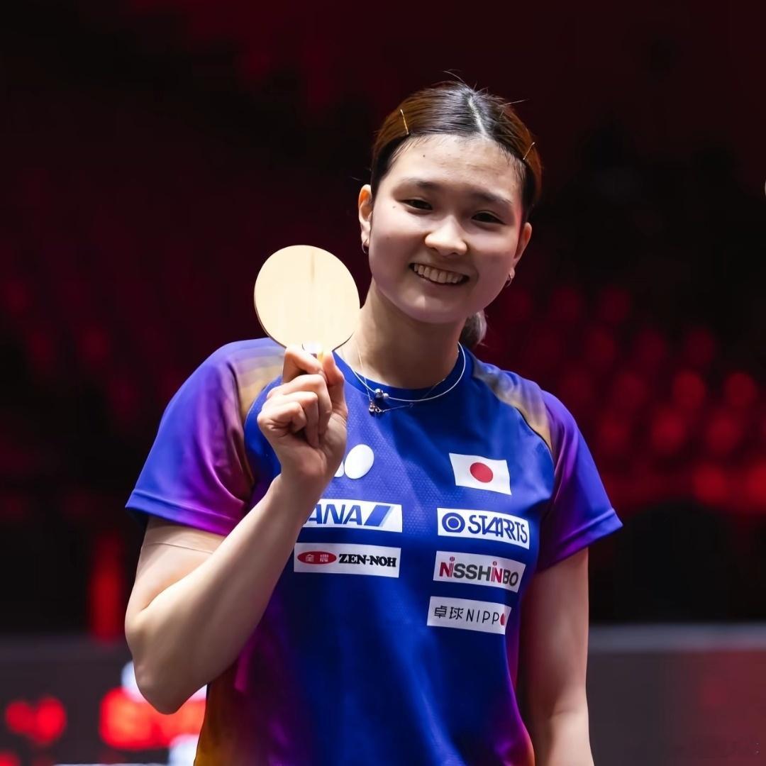 #桥本帆乃香#前面陈幸同并不适应香香的打法，着急出板、多次失误，被香香2:0开局大比分，但是后面陈幸