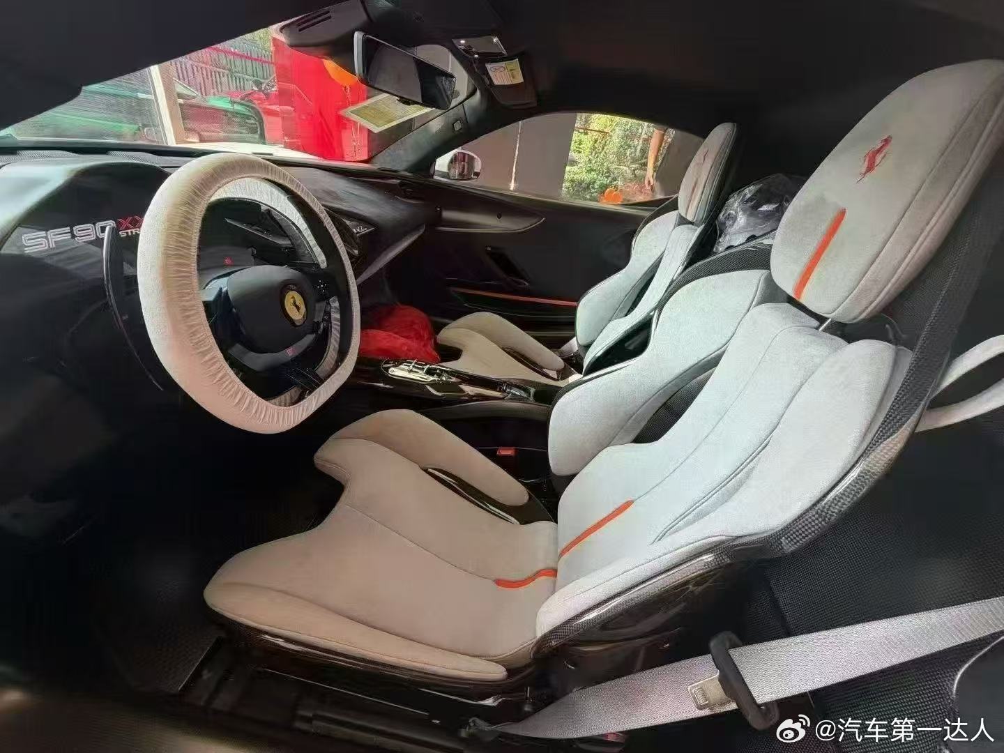 法拉利SF90XXATELIER准新车，25年10月上牌，几十公里​​，