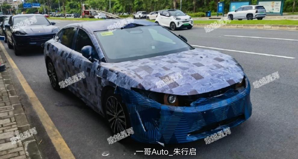 比亚迪的新车谍照图被曝光根据近期的名字投票的票数来看这款新车听说可能会命名为“明