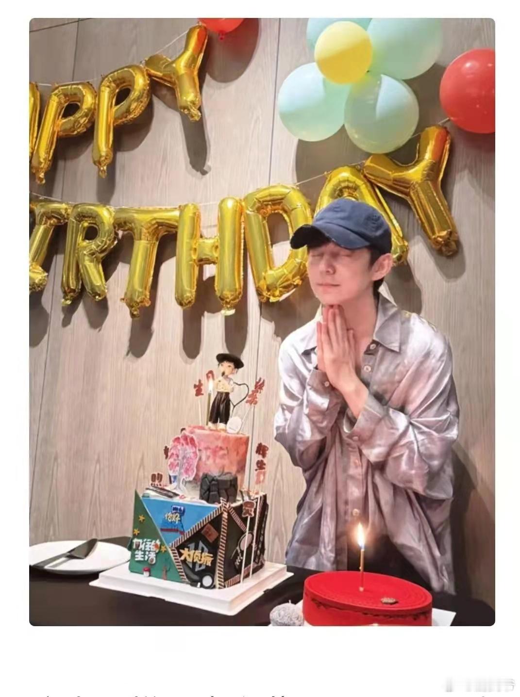 51岁何老师生日宴疑云！深V衬衫八地腹肌，这保养是真青春永驻？​​​
