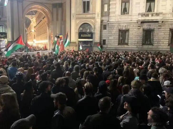 欧洲愤怒了。已经是深夜，在希腊雅典，在德国柏林，在法国巴黎，在西班牙巴塞罗那，在
