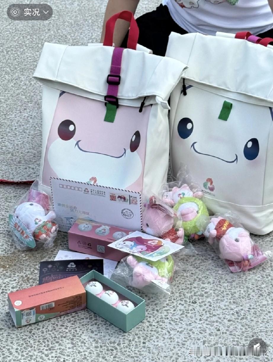 我也有了！！大湾鸡书包🎒全运会最火的不是比赛，是这只丑萌到犯规的白书包！