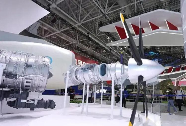 破局六年封锁！新舟700换装“中国心”AEP400首飞成功2026年6月5日，