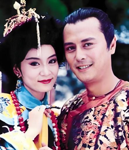 1997年，38岁的刘雪华身怀刘德凯的骨肉，满心喜悦地筹备着婚事，却骤然接到了刘