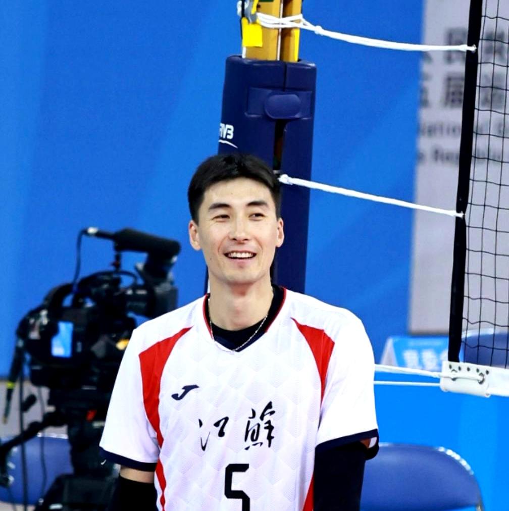 上海男排新赛季引援够大手笔。外援留了波兰主攻库比亚克，又添荷兰的霍尔斯特和德国的