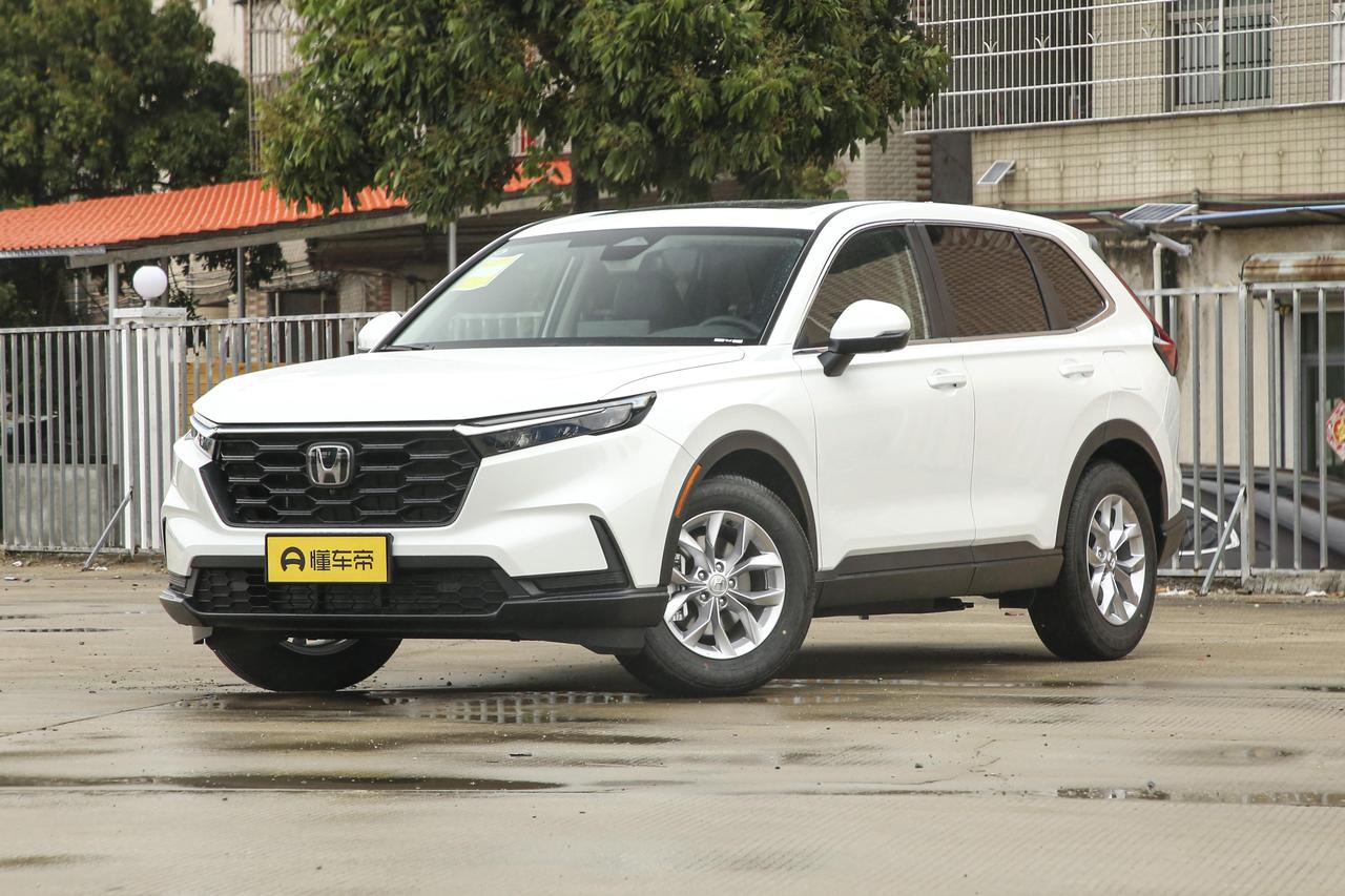 CR-V高速漏风噪音大，买车前觉得是"神车"，上了高速才知道是"敞篷车"。我的
