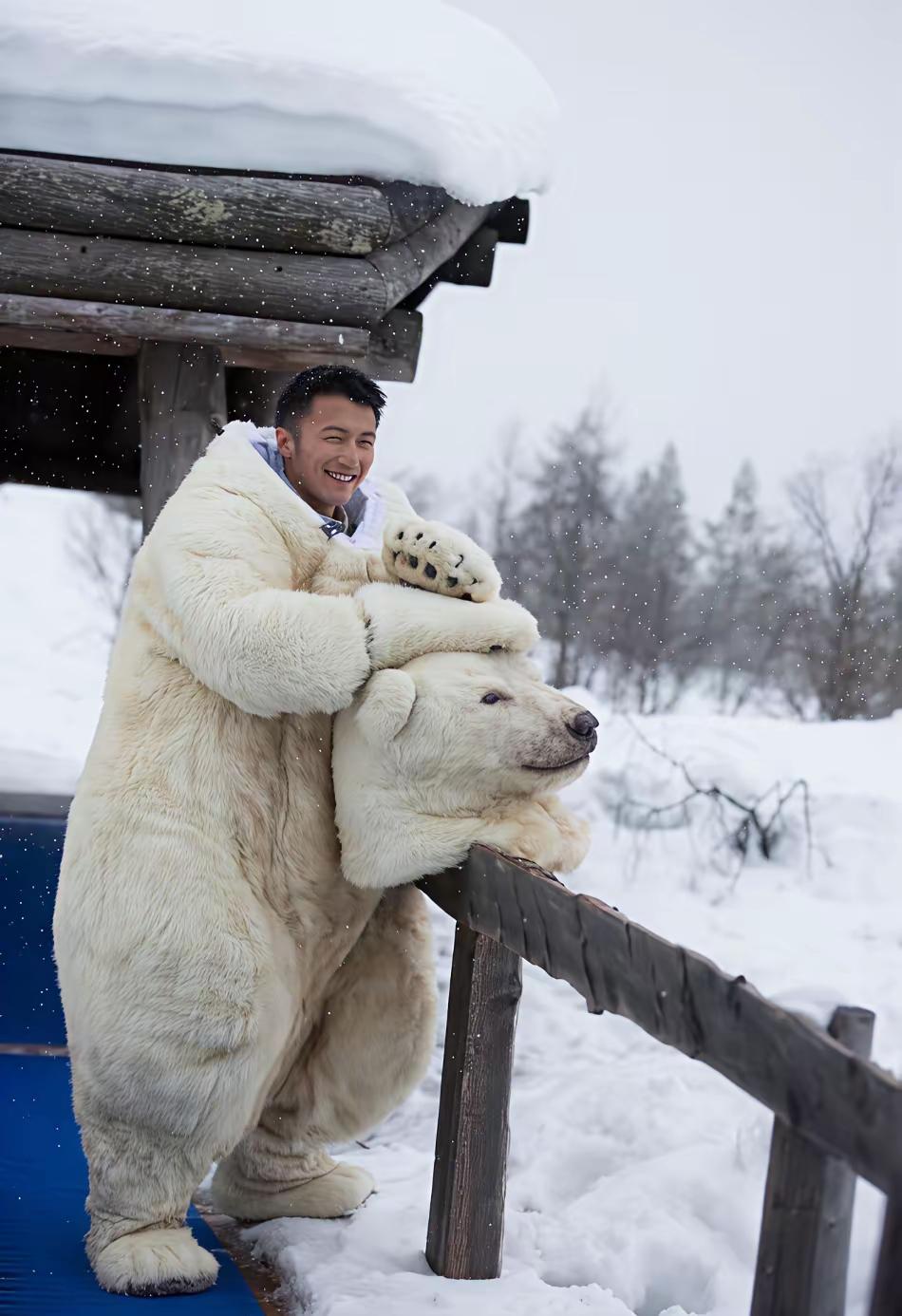 谢霆锋特别有钱而且他还特别会挣钱当年谢贤和小女友分手给了三千万的分手费就