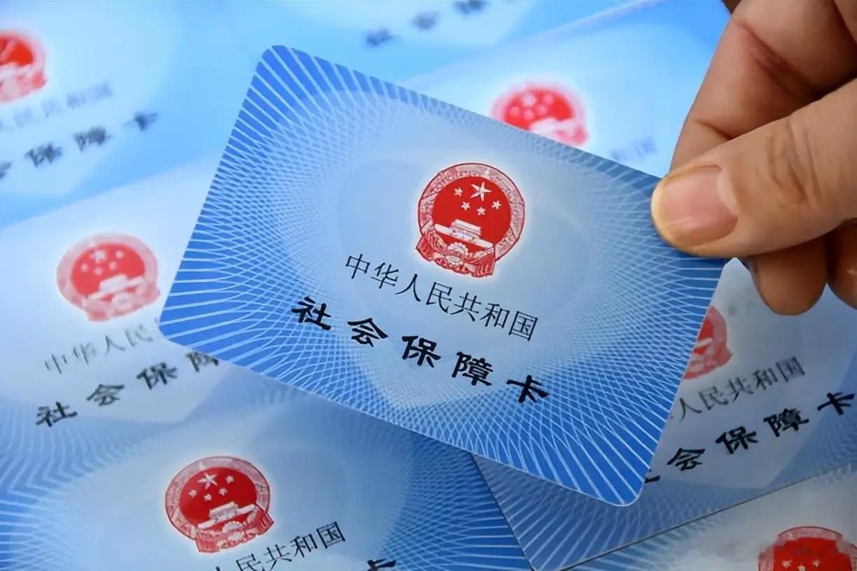 社保征缴要变天了。11月起，全国统一裁量基准落地，欠缴的话最高罚3倍。过去几十年