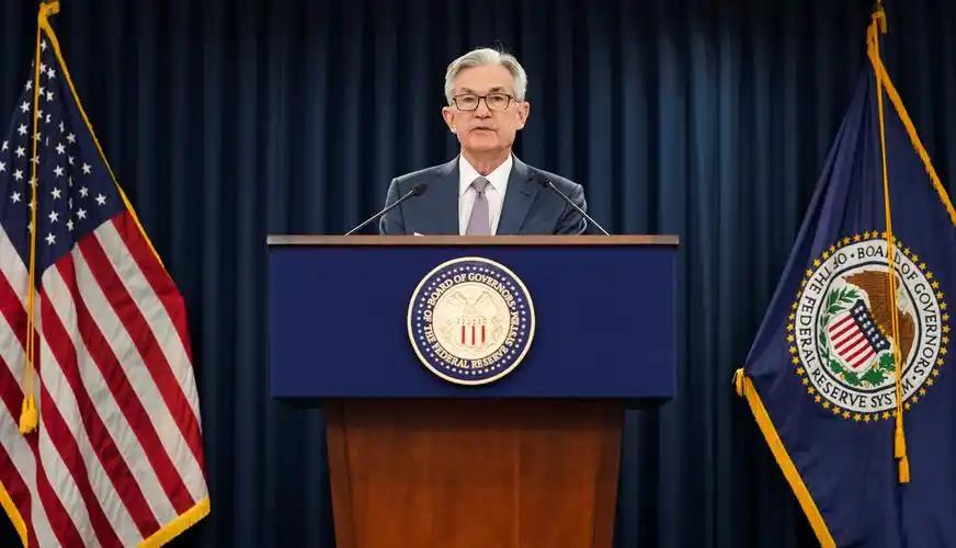 美国觉得只要不降息，中国就得爆雷，而中国认为只要忍一忍，美国就该降息了，那中美的