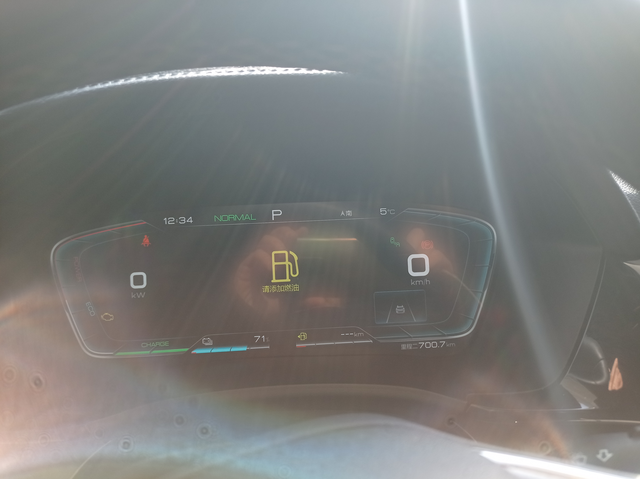 高速一箱油的油耗一人一天1335，第一箱油纯油跑了700km，均速110左右。