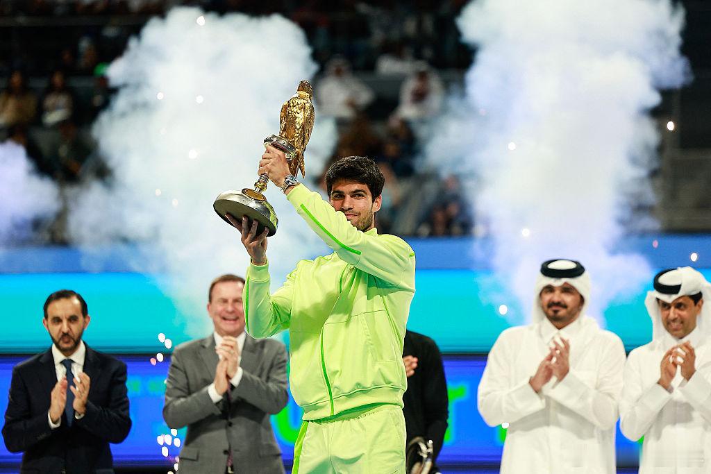 阿尔卡拉斯捧杯图送上🏆网来不息ATP