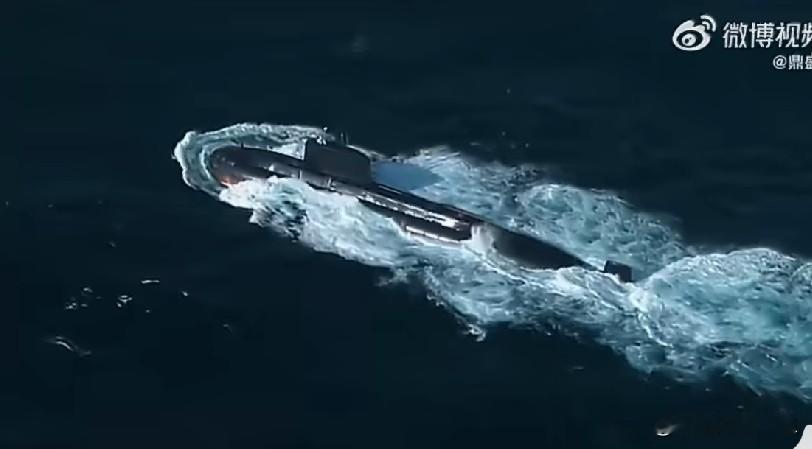 咱们反舰导弹威力这么大？[哭哭][哭哭][哭哭]今天巴基斯坦海军中械“汉果尔”号潜艇首次水下反舰导弹