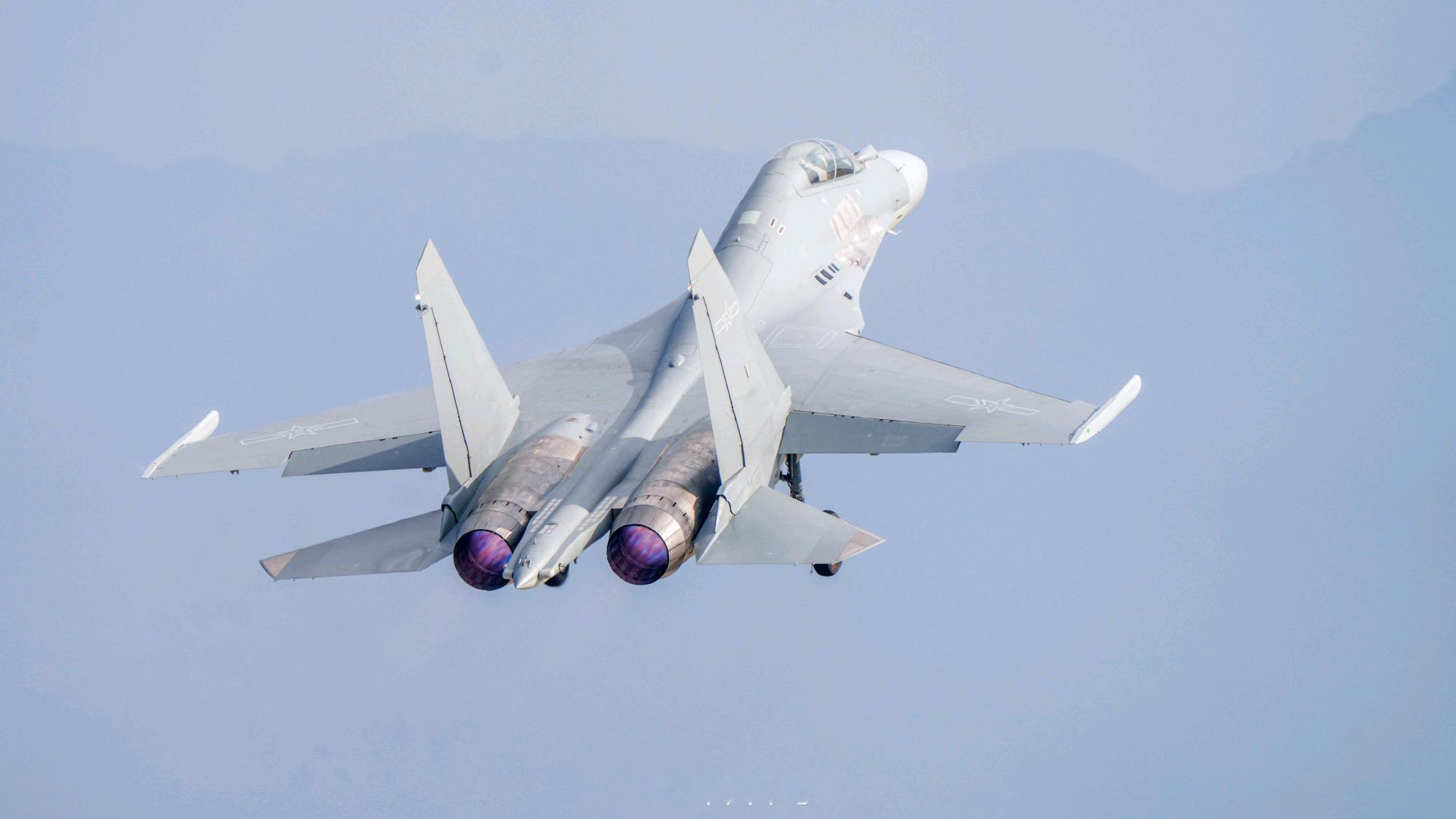 海岛风光，潜龙伴行南空某旅歼-16又上新图本场大大方方宣传真好烽火问鼎计划制胜空