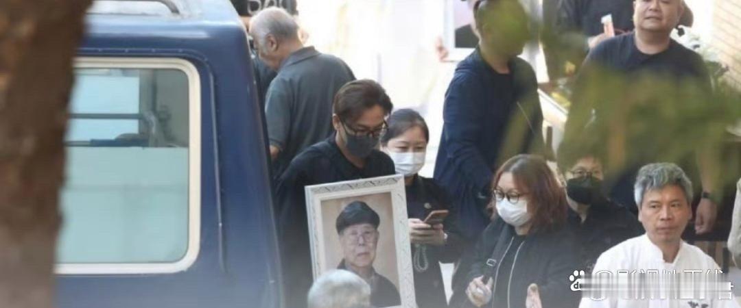 马国明父亲葬礼香港演员马国明曾任煤气公司工程师的父亲最近离世，11日举殡。马父的