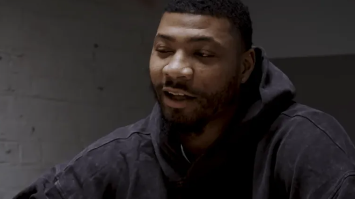 马库斯-斯马特参加节目《Grilled》，在节目中谈到“谁更能掌控更衣室能量”时