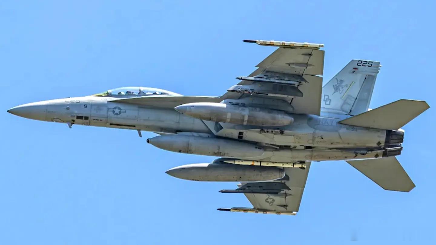 7年研发高度保密，射程对标PL-15，AIM-260到底有多猛？2026年8月6